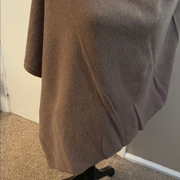 Elegant Brown cashmere poncho - Picture 2 of 5